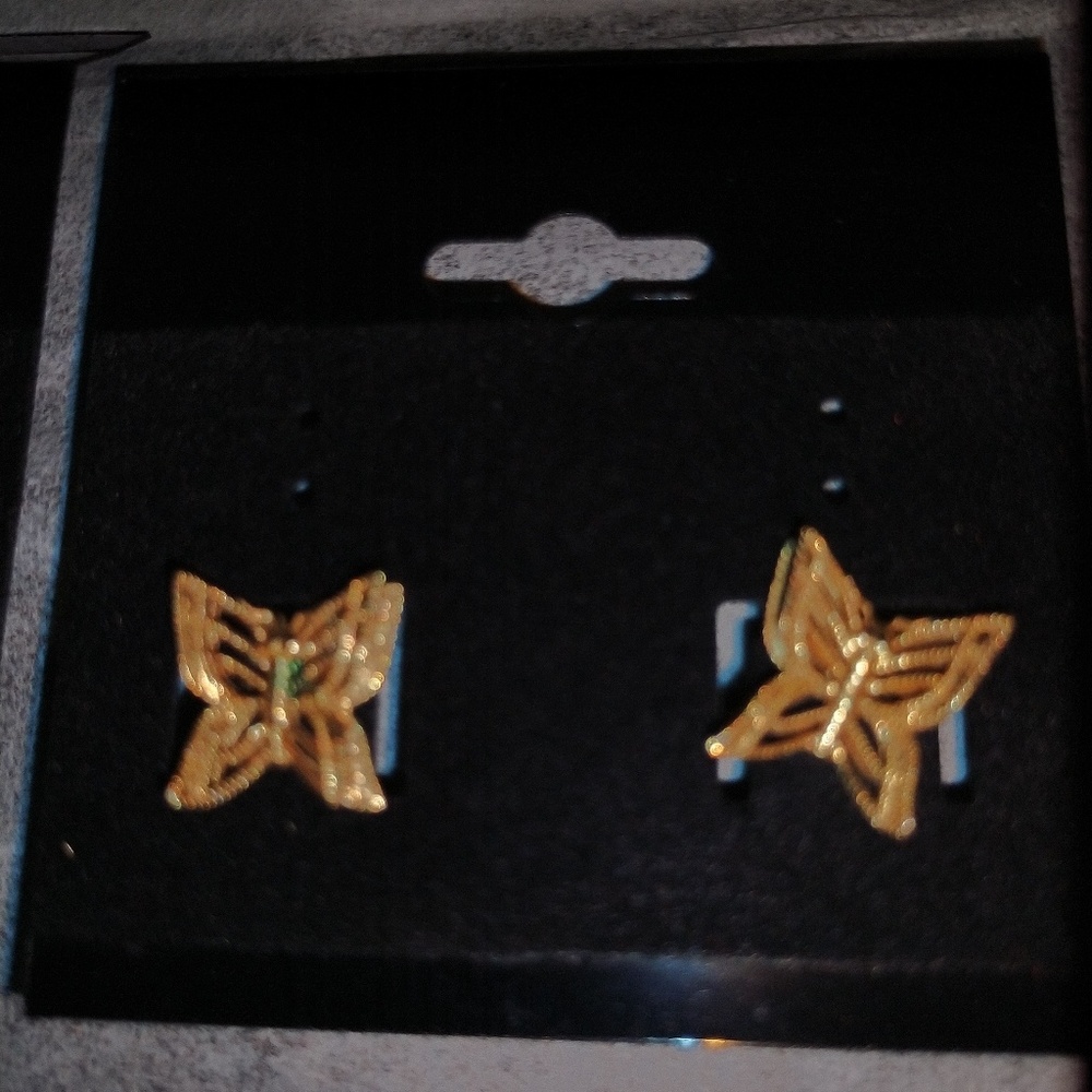 Gold earrings set